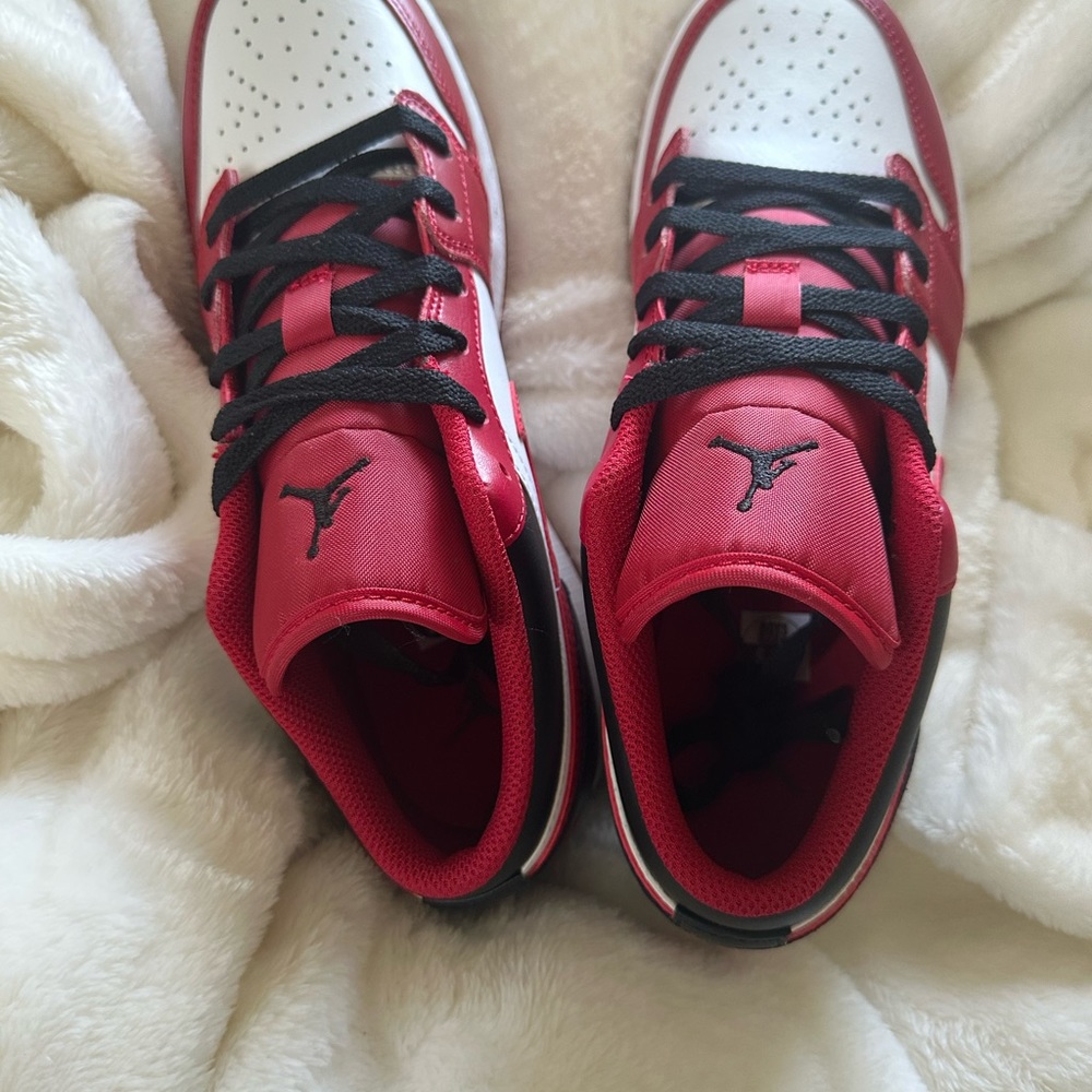NWT AIR JORDAN 1 LOW GS 6.5 Youth🏀🏀🏀❤️🖤❤️🖤 - Picture 9 of 16